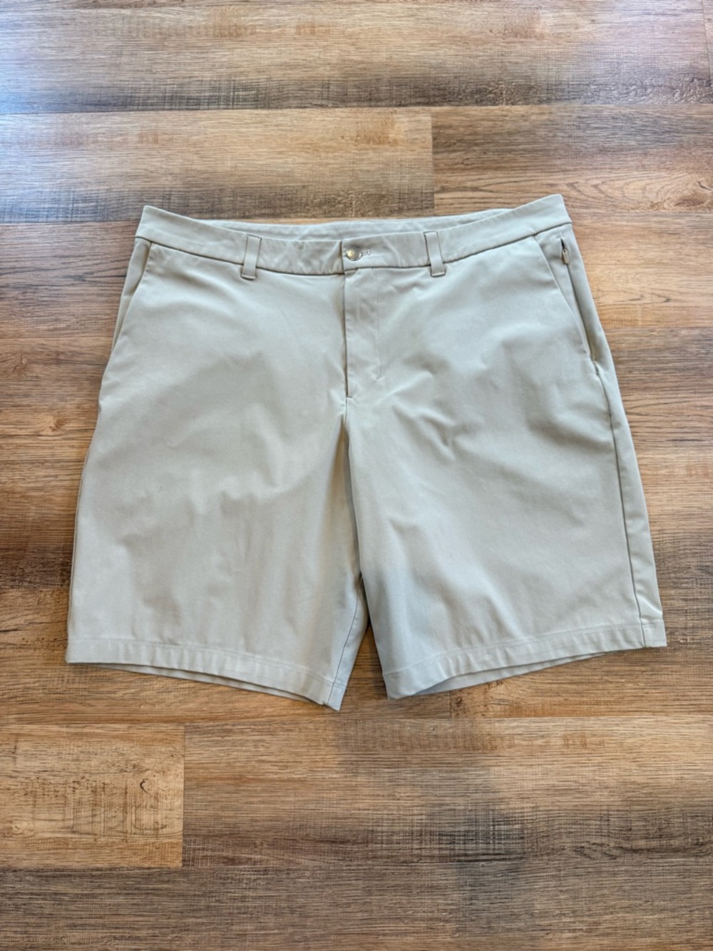 lululemon athletica Men's Light Khaki Flat-Front Shorts Size 38